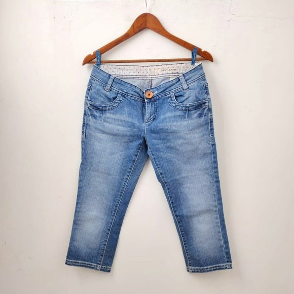 Y2K! GUC! DKNY "Prince Street Jean" 5 Pocket Capris in Size 7 - LOVE for Summer! - Picture 1 of 7
